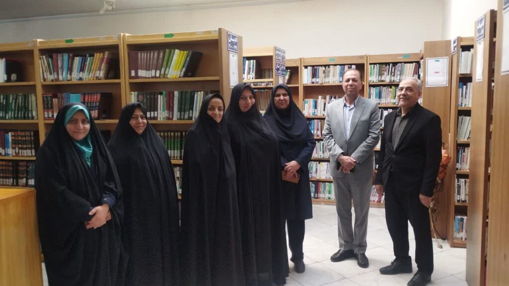 حضور در کتابخانه فردوس به مناسبت هفته کتابخوانی