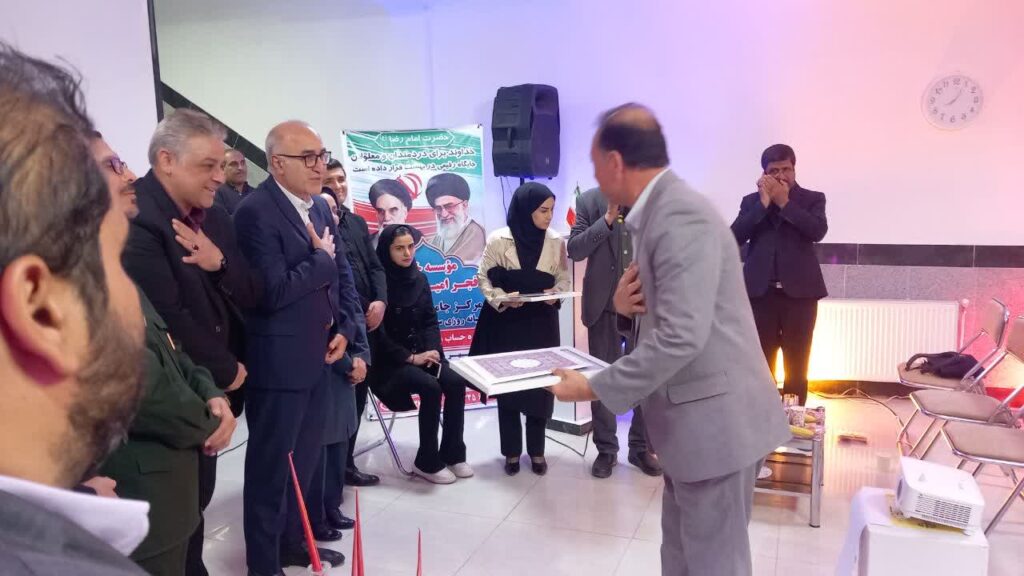 دریافت لوح سپاس در روز جهانی معلولین