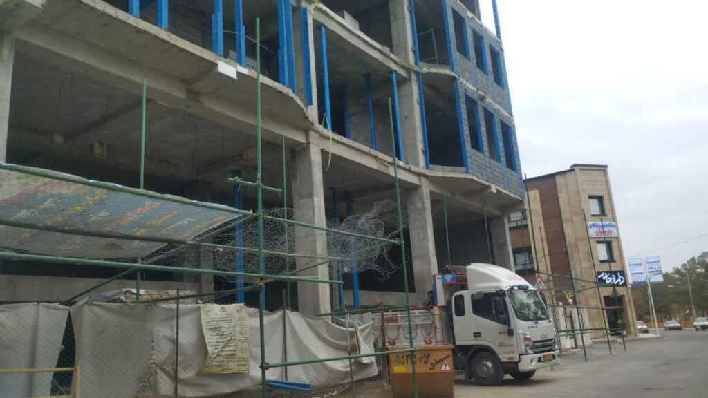 مرحله نهایی تخلیه وال پست های ساختمان پلی کلینیک